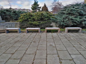 Recyklované lavičky z betonu, demoliční suti a plastu budou bytelnější a designově nápadité