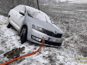 Řidič nákladního vozu v Draženově dostal smyk