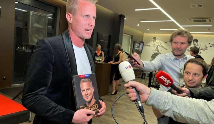 Soud potvrdil sedmiletý trest podvodníkovi, který obral o miliony fotbalistu Limberského