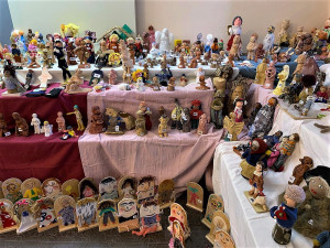 Unikátní Velký plzeňský betlém se rok od roku rozrůstá o další figurky reálných postav, už jich je přes 800