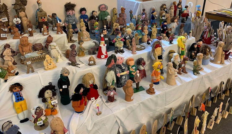 Unikátní Velký plzeňský betlém se rok od roku rozrůstá o další figurky reálných postav, už jich je přes 800