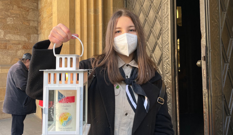 size3-16393068613916-60-do-brna-prijelo-betlemske-svetlo-skauti-plaminek-privezli-na-petro-v