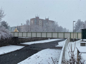 Mostovka je v havarijním stavu, přes frekventovanou lávku v Rokycanech už lidé nepřejdou