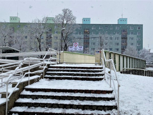 Mostovka je v havarijním stavu, přes frekventovanou lávku v Rokycanech už lidé nepřejdou