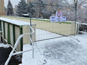 Mostovka je v havarijním stavu, přes frekventovanou lávku v Rokycanech už lidé nepřejdou