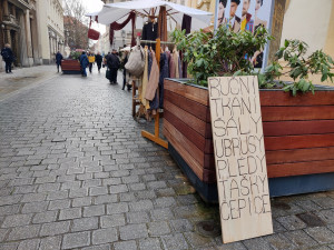 Částečně nám to zachrání živobytí, radují se trhovci, kteří směli otevřít své stánky U Branky