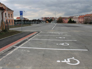 Velkou parkovací revoluci zažije město Plzeň, přibydou záchytná parkoviště se závorovými systémy