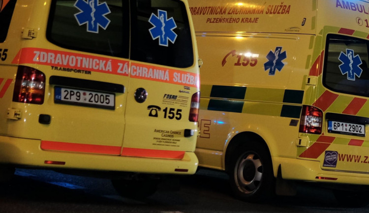 Tramvaj na Borech srazila chodce, zraněný muž je ve vážném stavu