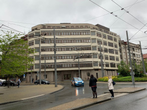 Prodává se i bývalé sídlo KV KSČ