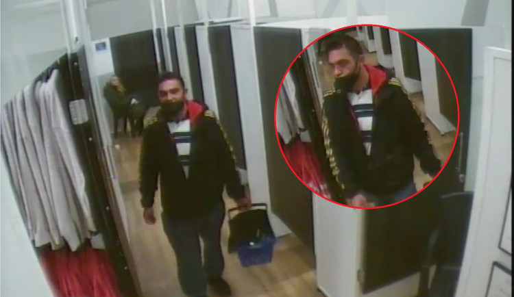 Zloděj utrácí z kradené platební karty, policisté žádají veřejnost o pomoc při pátrání