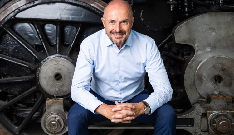 Josef Bernard: Dluhová past dokáže člověka zničit. Milostivé léto je nadějnou pomocí