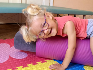 Start do života rozhodně neměla lehký pětiletá Michaelka, teď ale začíná dělat velké pokroky