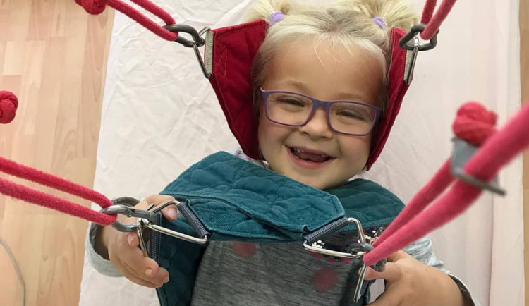 Start do života rozhodně neměla lehký pětiletá Michaelka, teď ale začíná dělat velké pokroky