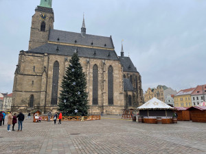 Většina stánků už zmizela z plzeňského náměstí Republiky