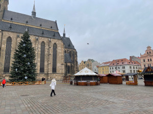 Většina stánků už zmizela z plzeňského náměstí Republiky