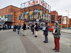 Tichá ulička za kapry stála před obchodním centrem, aktivisté bojují za Vánoce bez zabíjení zvířat