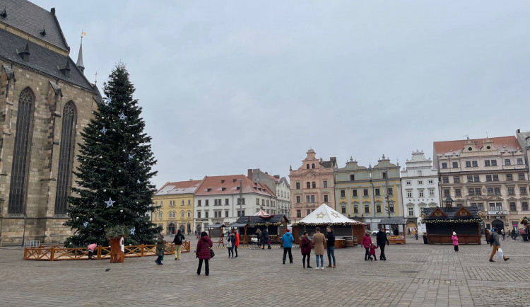 Většina stánků už zmizela z plzeňského náměstí Republiky