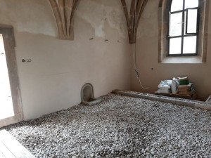 Problémy s podlahou i následky požáru, pomoc s rekonstrukcí kostela nabídli také farníci