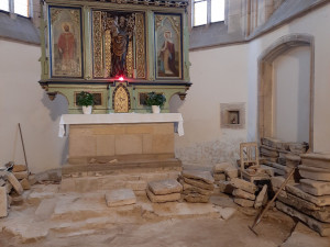 Problémy s podlahou i následky požáru, pomoc s rekonstrukcí kostela nabídli také farníci
