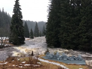 Hladiny šumavských řek stále stoupají, Otava v Rejštejně a v Sušici dosáhla třetího povodňového stupně