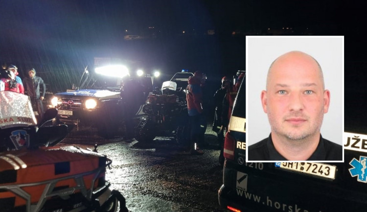 Po ztraceném muži na Šumavě pátrá horská služba i policie, vše komplikuje sníh a nepřístupný terén