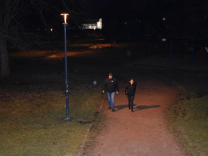 Lidem na cestu posvítí nové inteligentní lampy, umí měnit intenzitu světla a šetří energií