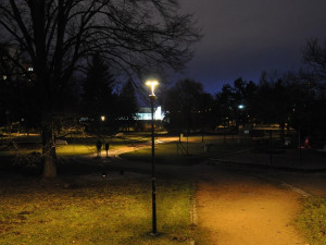 Lidem na cestu posvítí nové inteligentní lampy, umí měnit intenzitu světla a šetří energií