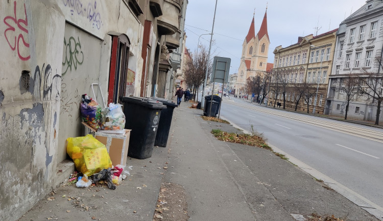 Odpadová vyhláška se osvědčila, v Plzni přibyly další ulice, kde musí popelnice zmizet z chodníků