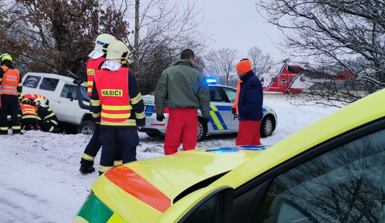 Na místě zasahoval i vrtulník letecké služby