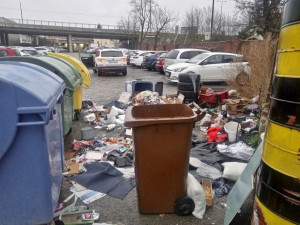 Popeláři odvezli po svátcích dvojnásobek odpadu, veřejné skládky jsou však celoroční problém