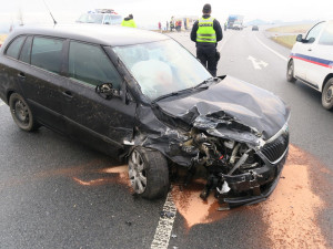 Třiaosmdesátiletý řidič karavanu nedal na křižovatce přednost při odbočování a střetl se s osobákem