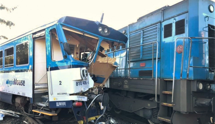 Soud uložil strojvedoucímu osobáku podmíněný trest za předloňskou srážku vlaků, při níž se zranilo 19 lidí