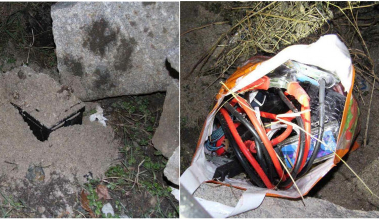 Kromě peněženky vytrhl zloděj naftové čerpadlo a přetrhal kabely od startéru, lup zahrabal do hromady písku