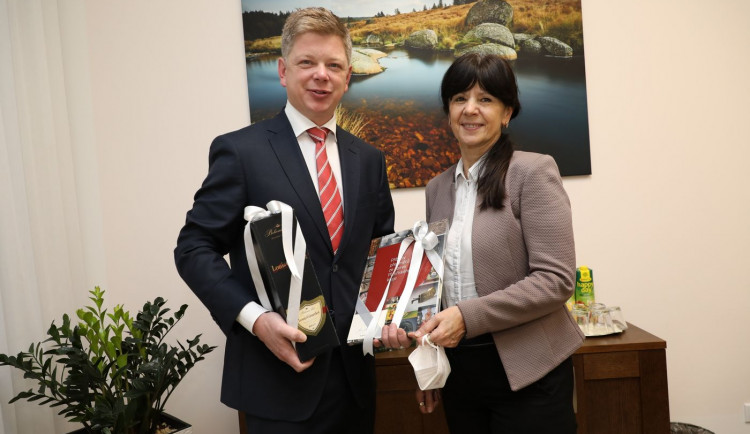 Nového primátora Plzně Pavla Šindeláře přijala hejtmanka Plzeňského kraje Ilona Mauritzová