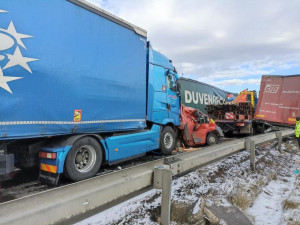 Hromadná nehoda 36 aut na dálnici D5 uzavřela provoz na 11 hodin