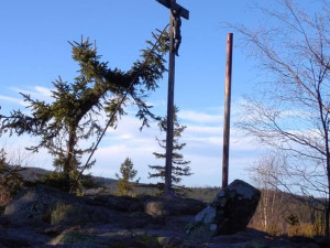 Vintířova skála poblíž Dobré Vody na Šumavě je oblíbený cíl turistů