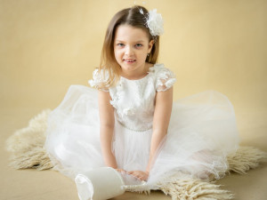 Kvůli vzácnému syndromu nemůže šestiletá Lilly na narozeninové oslavy, k bazénu nebo do obchodních center