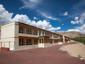 Vyřazené počítače z majetku města Plzně míří do Malého Tibetu. Češi tam v Himalájích staví školu