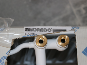 Podivuhodné krádeže v Plzni: Tři zloději, 73 radiátorů, sekery v kalhotách a televize v igelitce