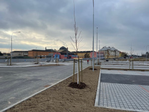 Nové parkoviště P+R pro 318 vozů už funguje v Plzni u terminálu Bory, až do března bude zdarma