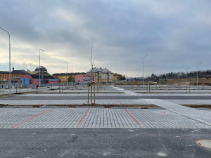 Nové parkoviště P+R pro 318 vozů už funguje v Plzni u terminálu Bory, až do března bude zdarma