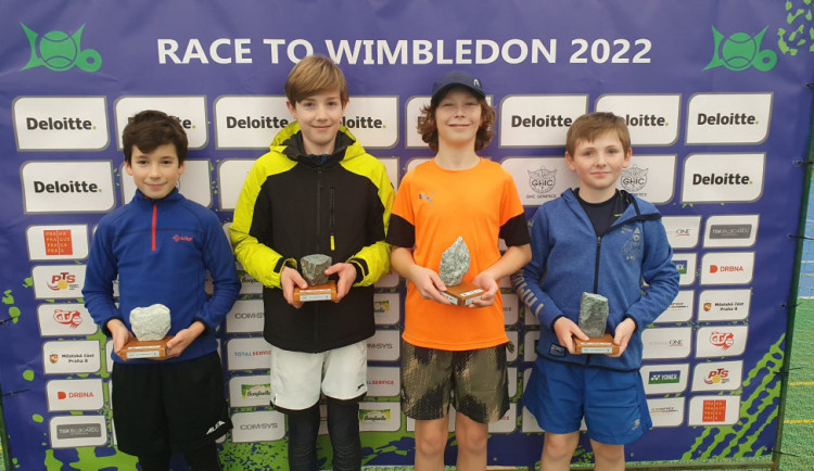 Mladí tenisté odehráli další turnaj v boji o návštěvu Wimbledonu. Organizátory dál trápí covid