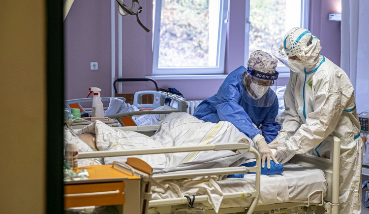 Za poslední tři dny dramaticky stoupl počet pacientů s covidem v nemocnicích Plzeňského kraje