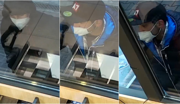 Pozná někdo tyto muže? 