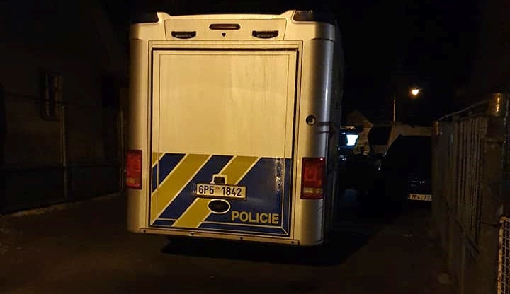 Policisté na místě, kde se stal násilný čin