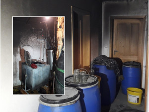 Při pálení slivovice explodovala uvnitř rodinného domu destilační kolona, výbuch zranil jednoho muže