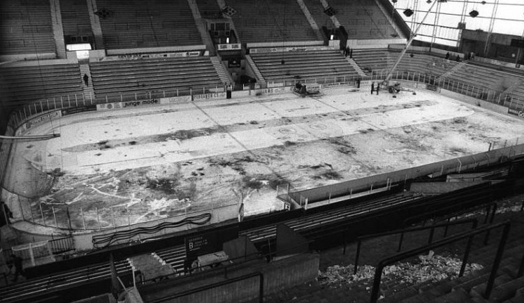 Zimní stadion v Plzni se poprvé otevřel před 72 lety, prošel velkou proměnou a zničil ho i dramatický požár