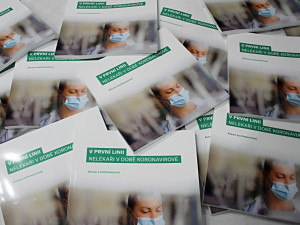 Nechtěla jsem, aby se na jejich práci zapomnělo, říká autorka knihy o pomoci studentů v době pandemie