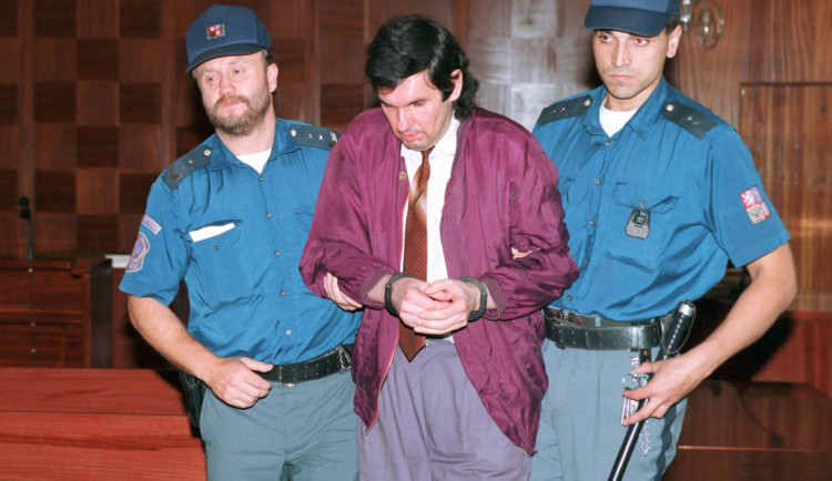 Krvavé devadesátky, čtyřnásobného brutálního vraha Bohumíra Vacíka k soudu téměř donesli