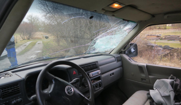 Konečná bilance větrné smršti: Hasiči měli téměř 600 výjezdů, popadané stromy způsobily řadu nehod